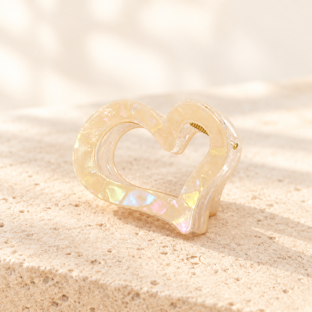 Vanilla Pearl – creme-beige Herz-Haarklammer mit schimmernder Perlmuttoptik