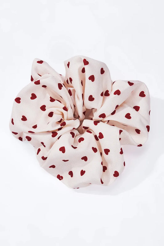 Amour Scrunchie – Weißes Haargummi mit großen roten Herzen